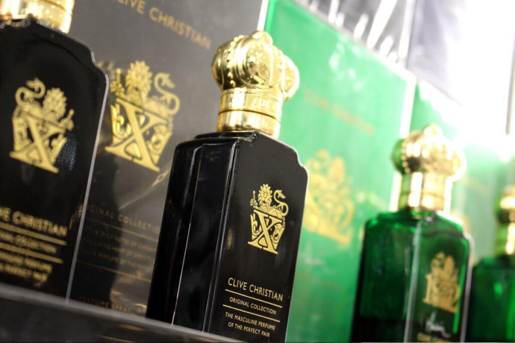 Luxury perfumes esposizione bottigliette clive christian